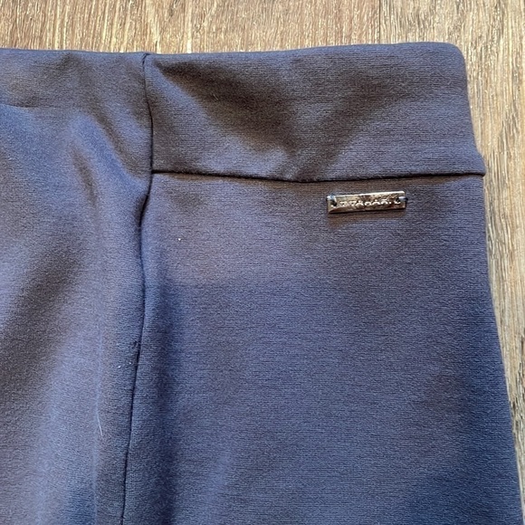 T Tahari Pull-On Pencil Skirt - Picture 2 of 8